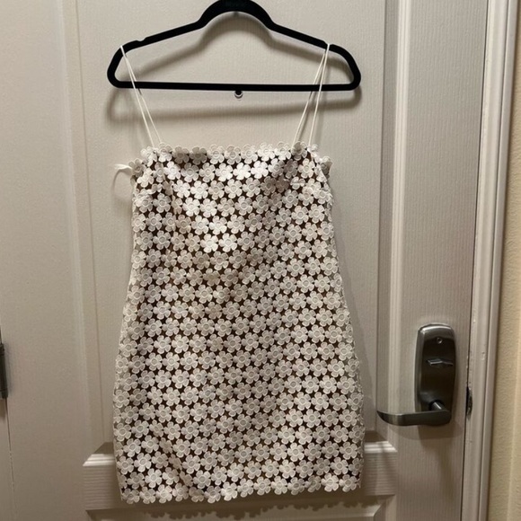 Rumer The Label Capri Mini Dress White embroidered floral size small
NWT - Picture 4 of 7